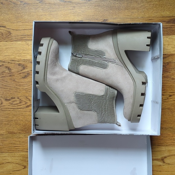 JLO Jennifer Lopez Emalee Bootie Platform Boot Women's Size 10 In Grey Beige - Picture 13 of 16